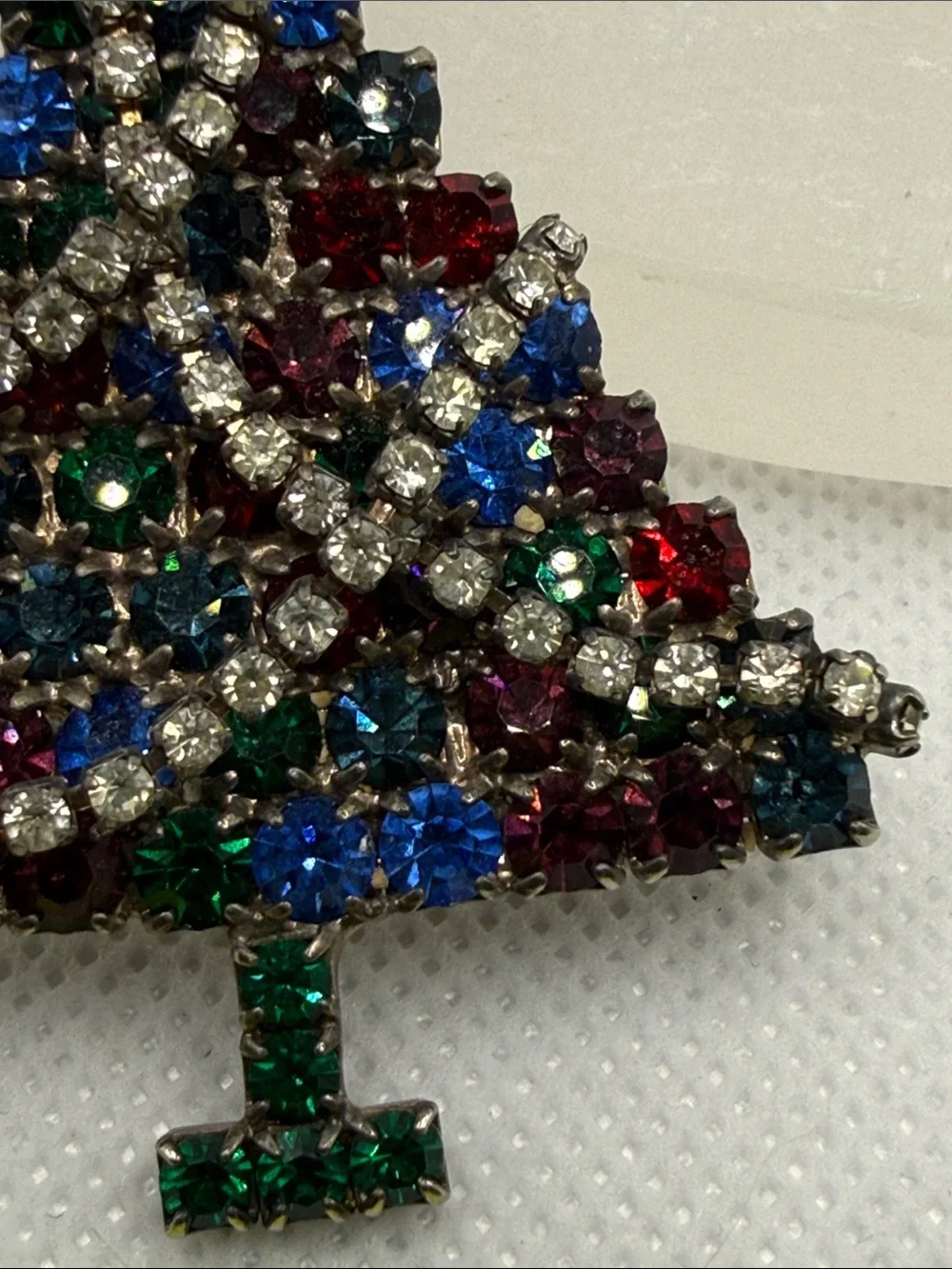Vintage special rhinestone Christmas Tree Brooch Pin Sparkling Holiday Jewelry